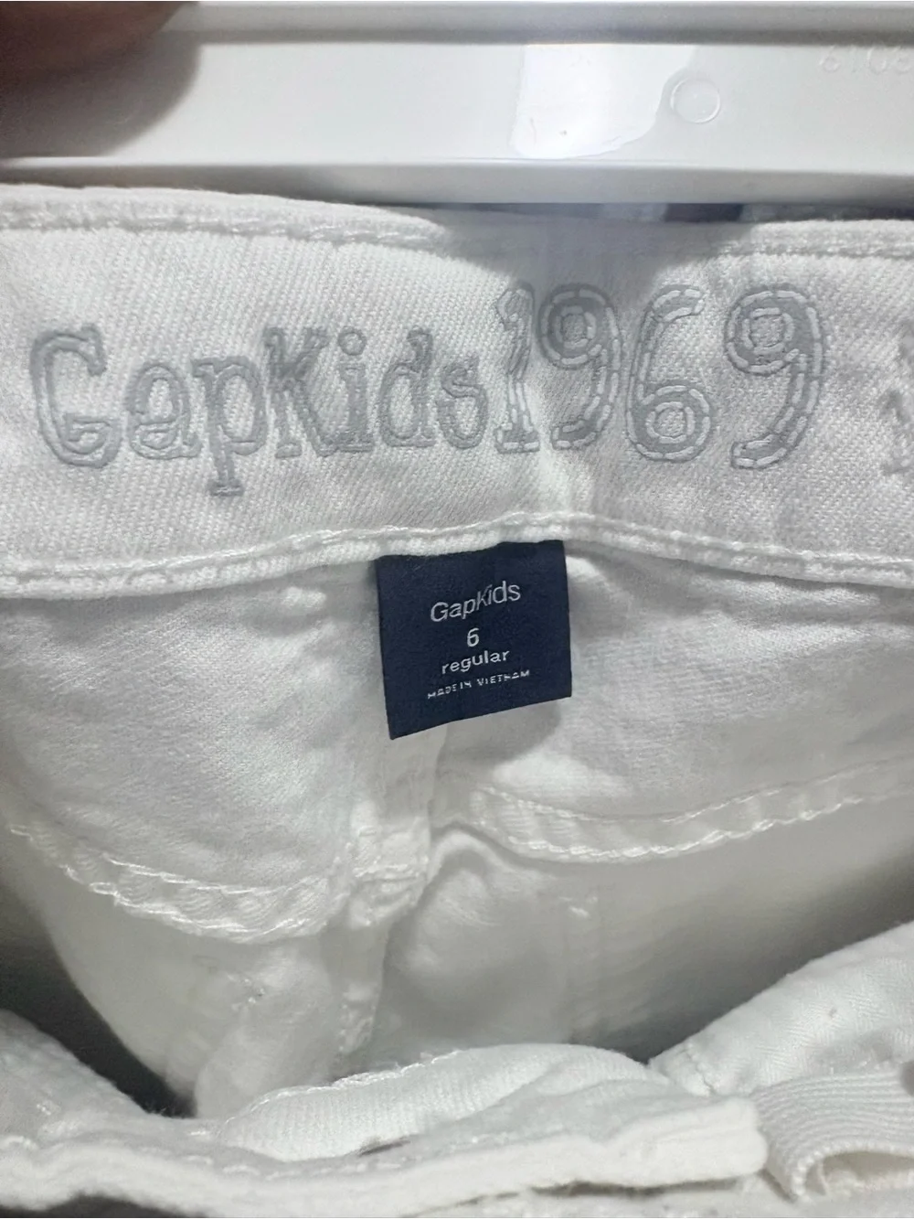 Pre-owned GAP Kids 1969 White Denim Jeans, Regular/Size: 6